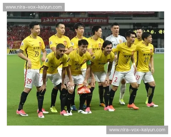 重燃激情：上港vs恒大经典之战，重播邀您重温绿茵荣耀！